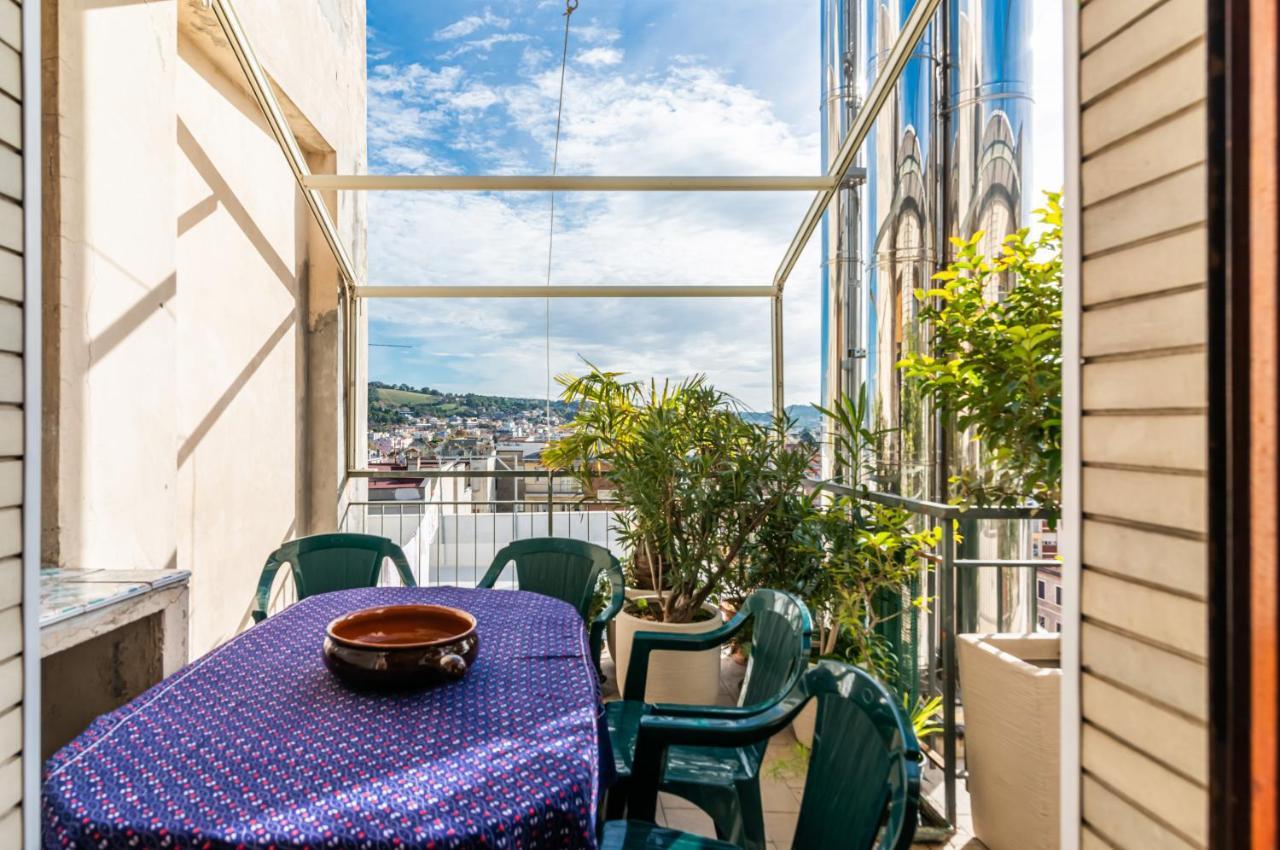 Attico Pisaurum - Central Apartment With Parking! 페자로 외부 사진